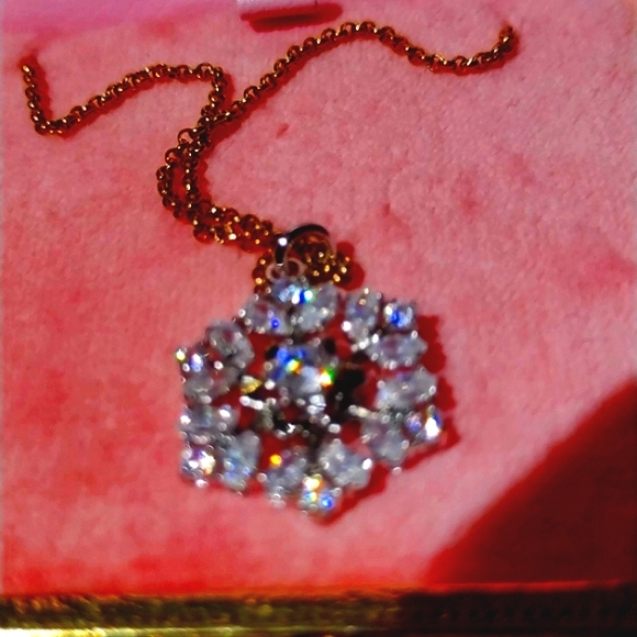 Juicy Couture Iridescent ❄️ Necklace Never Removed from Original 🎁 NWT - Picture 7 of 13